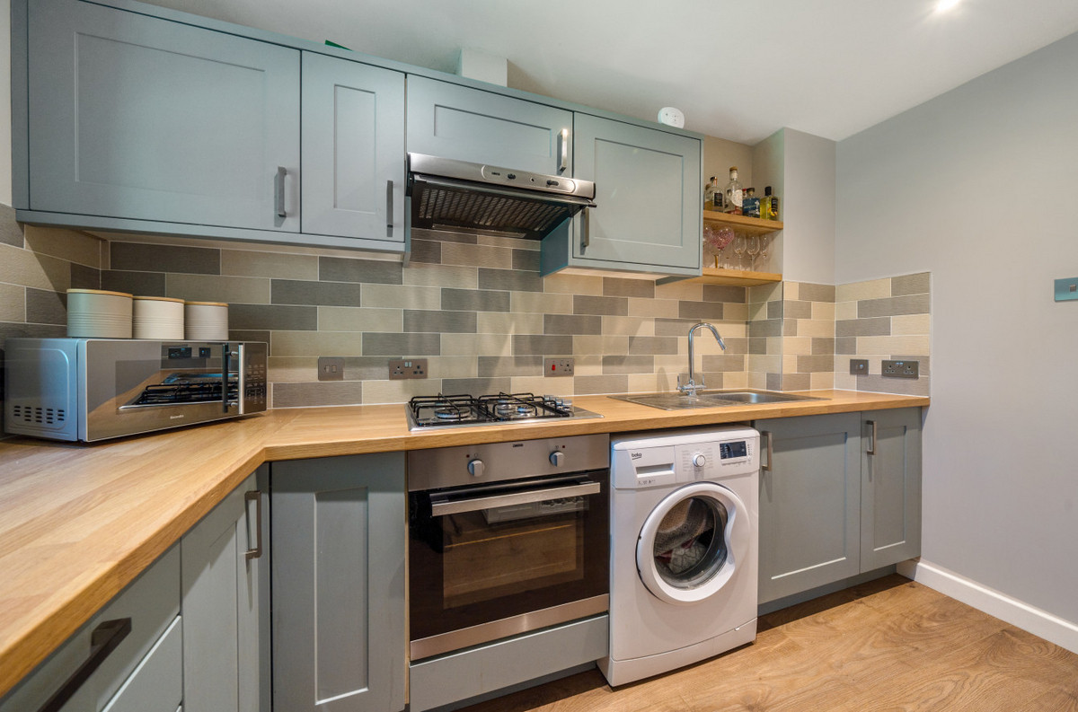 London Court, Newbury, RG14, photo 4