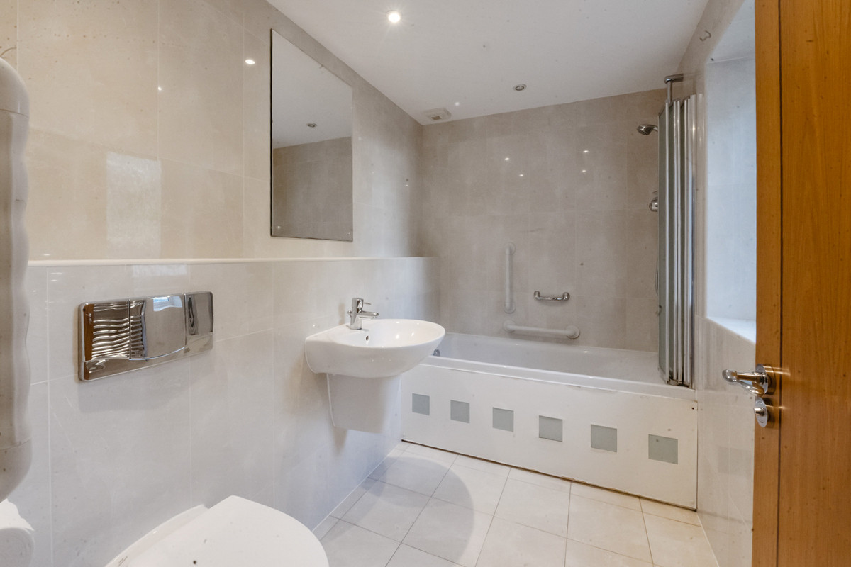 Lawn Close, Datchet, SL3, photo 4
