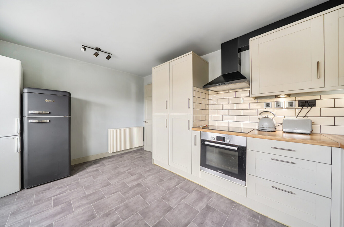 Falkland Garth, Newbury, RG14, photo 17