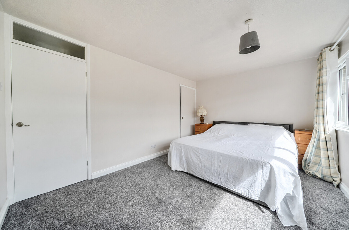 Falkland Garth, Newbury, RG14, photo 13