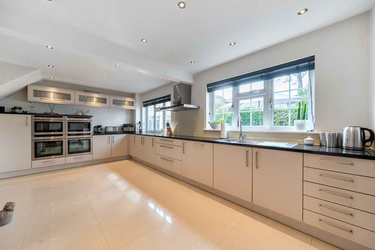 Hall Lane, Yateley, GU46, photo 2
