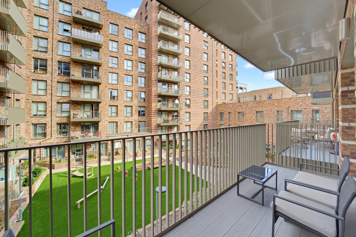 Pembrey Court, London, W3, photo 14