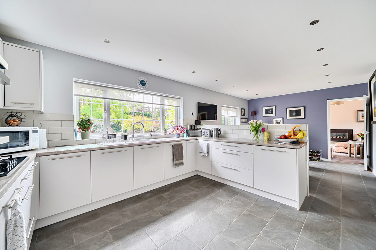 Hulfords Lane, Hartley Wintney, RG27, photo 2