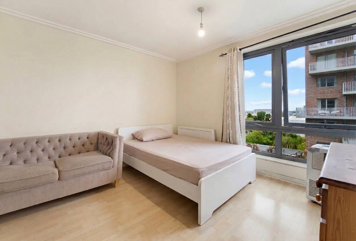 Victoria Road, London, W3, photo 2