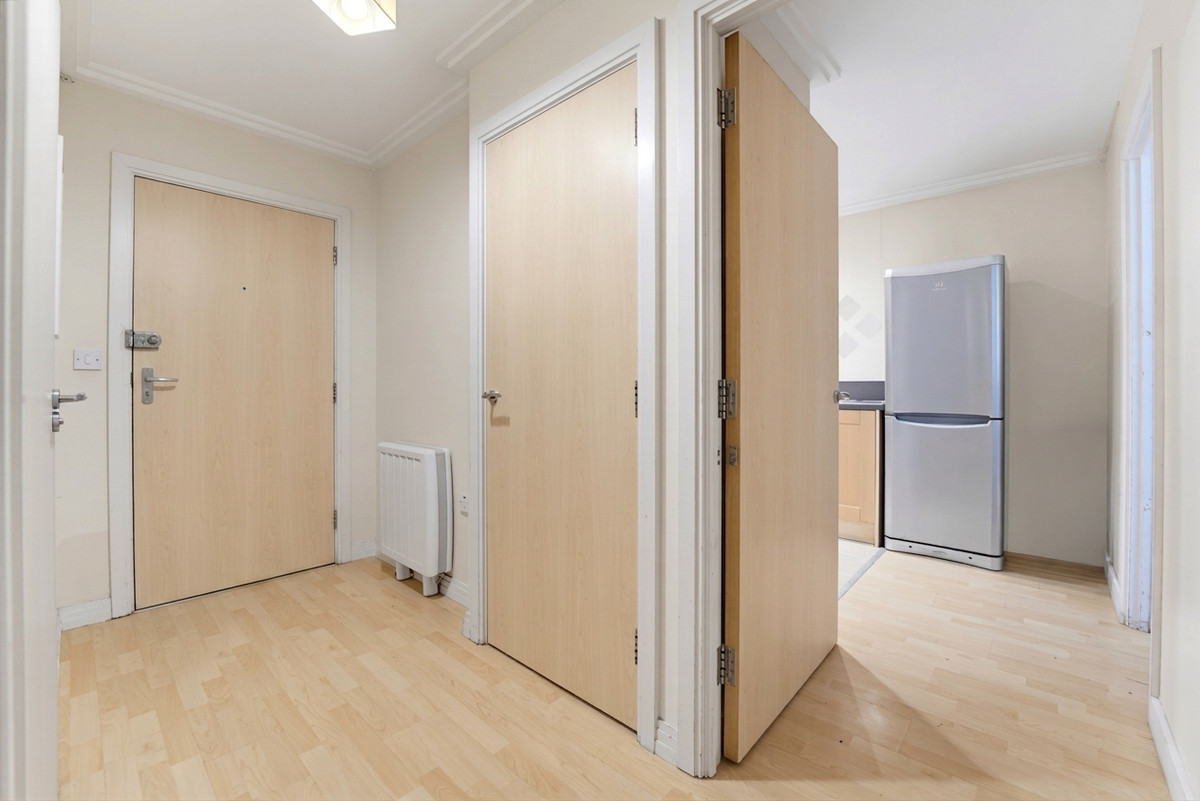 Victoria Road, London, W3, photo 8