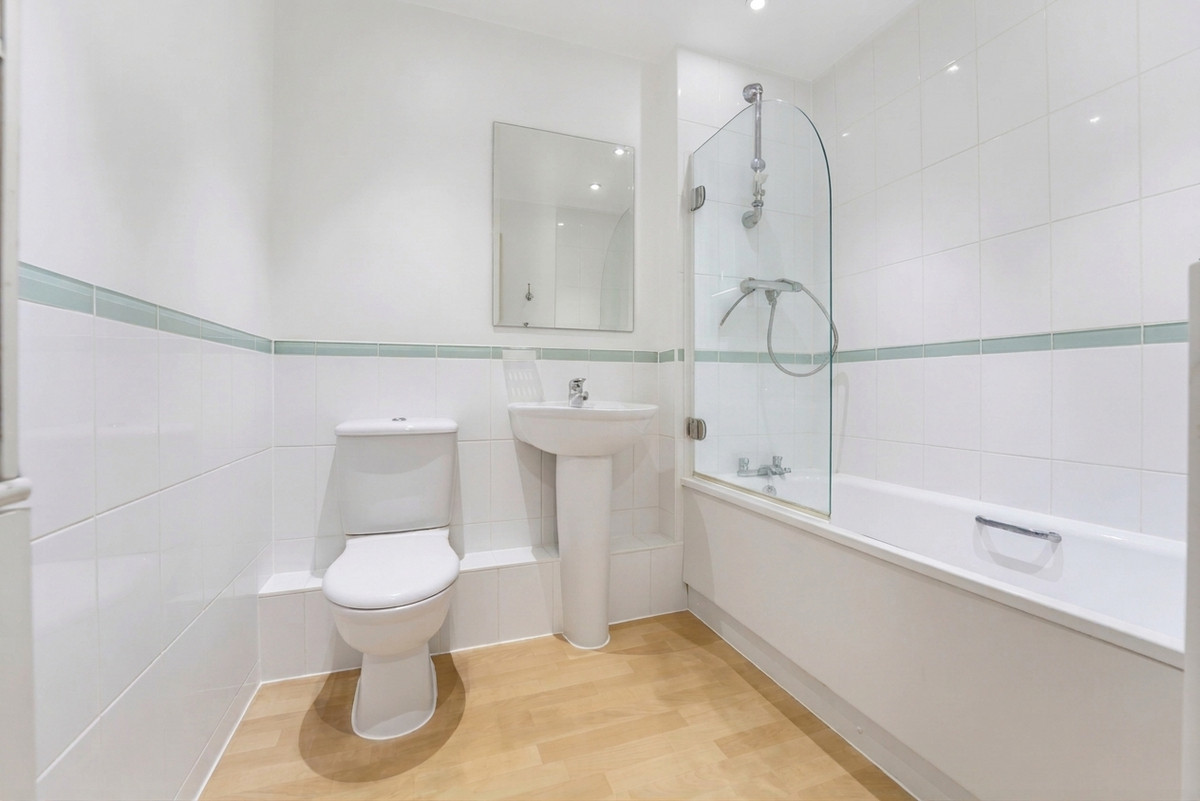 Victoria Road, London, W3, photo 12