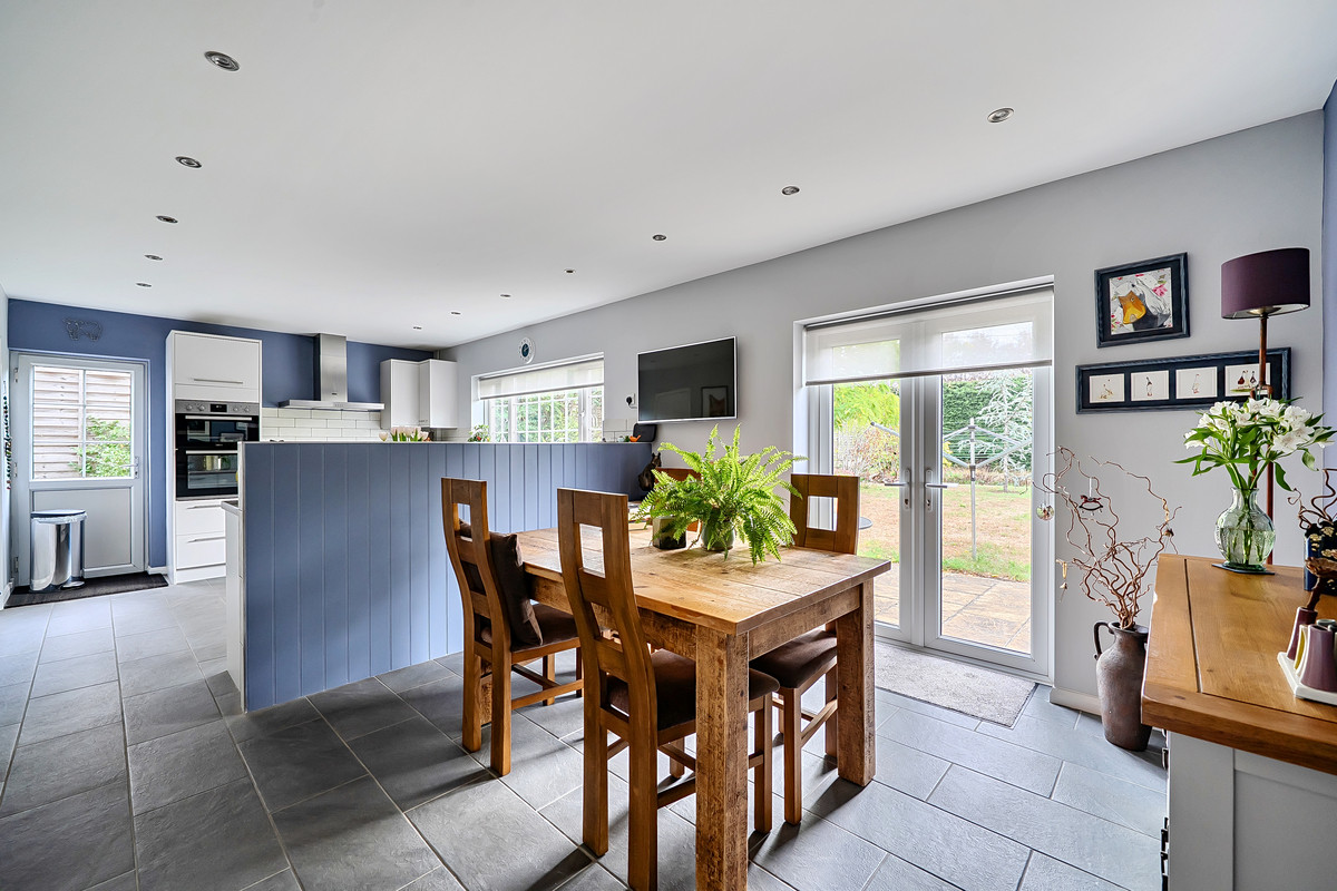 Hulfords Lane, Hartley Wintney, RG27, photo 3