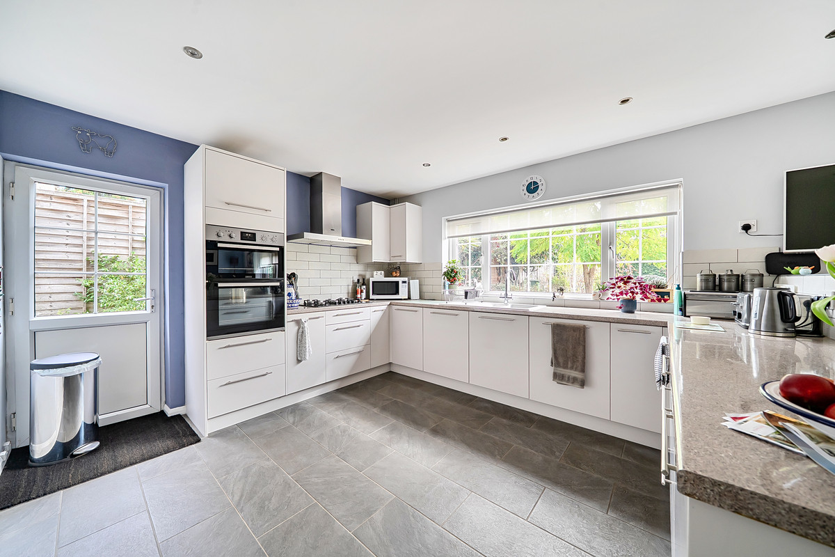 Hulfords Lane, Hartley Wintney, RG27, photo 4
