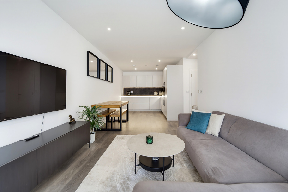 Pembrey Court, London, W3, photo 3