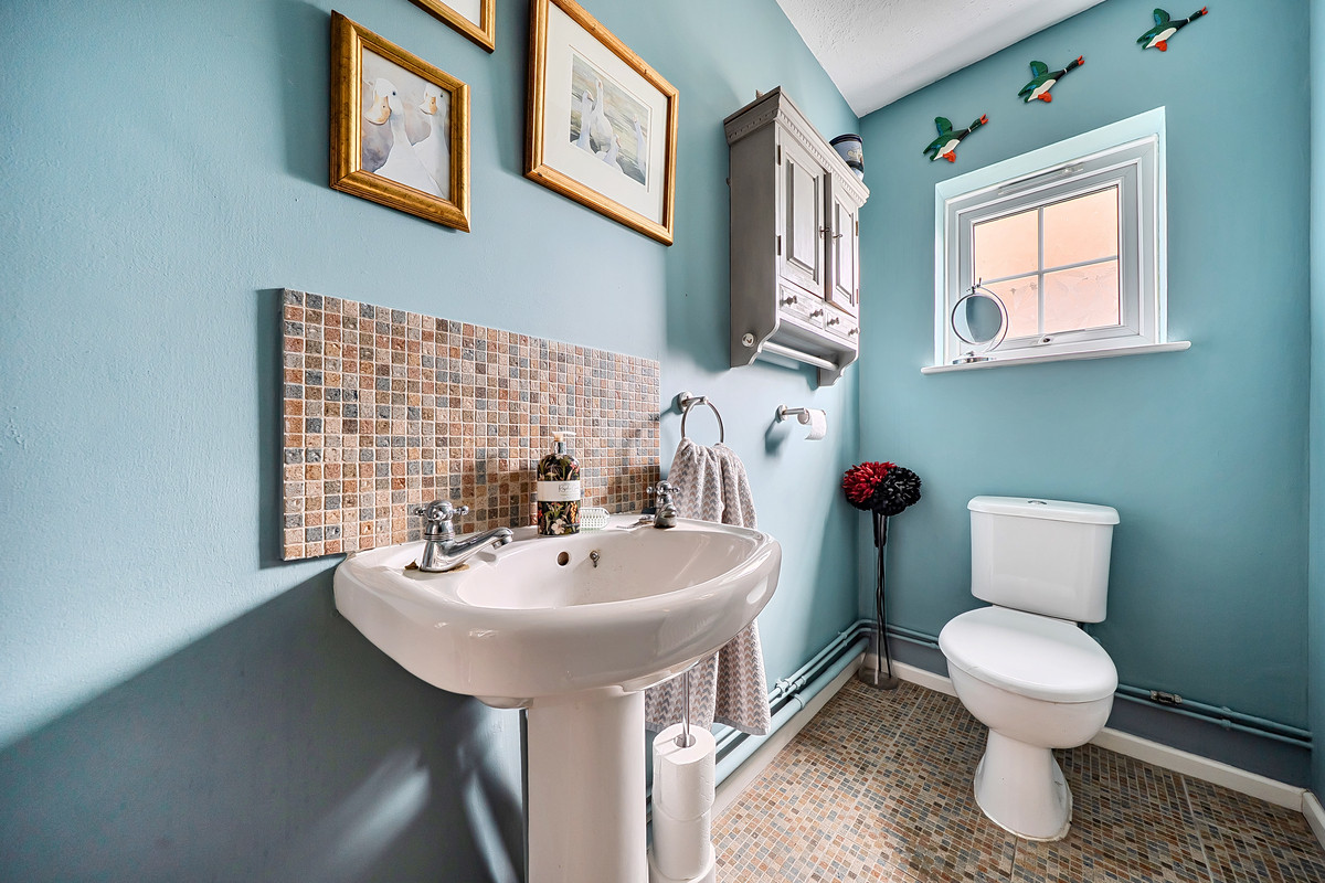 Hulfords Lane, Hartley Wintney, RG27, photo 8