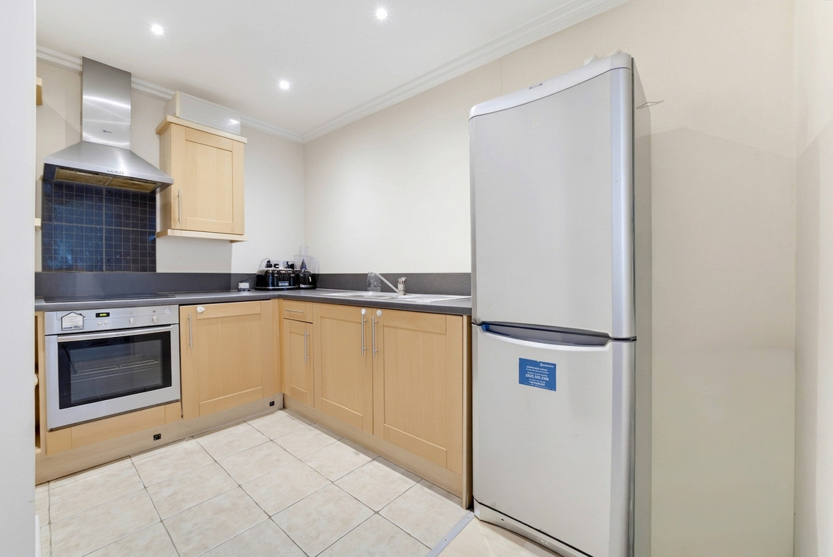 Victoria Road, London, W3, photo 6