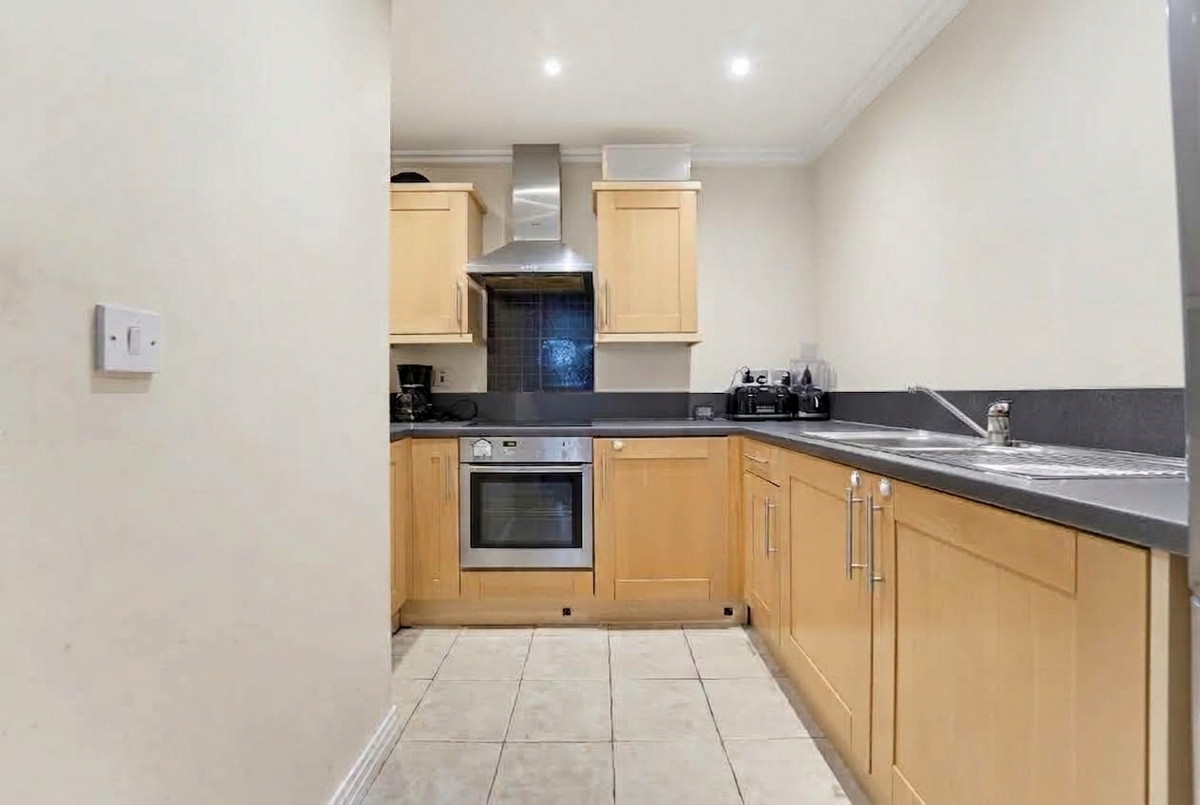 Victoria Road, London, W3, photo 5