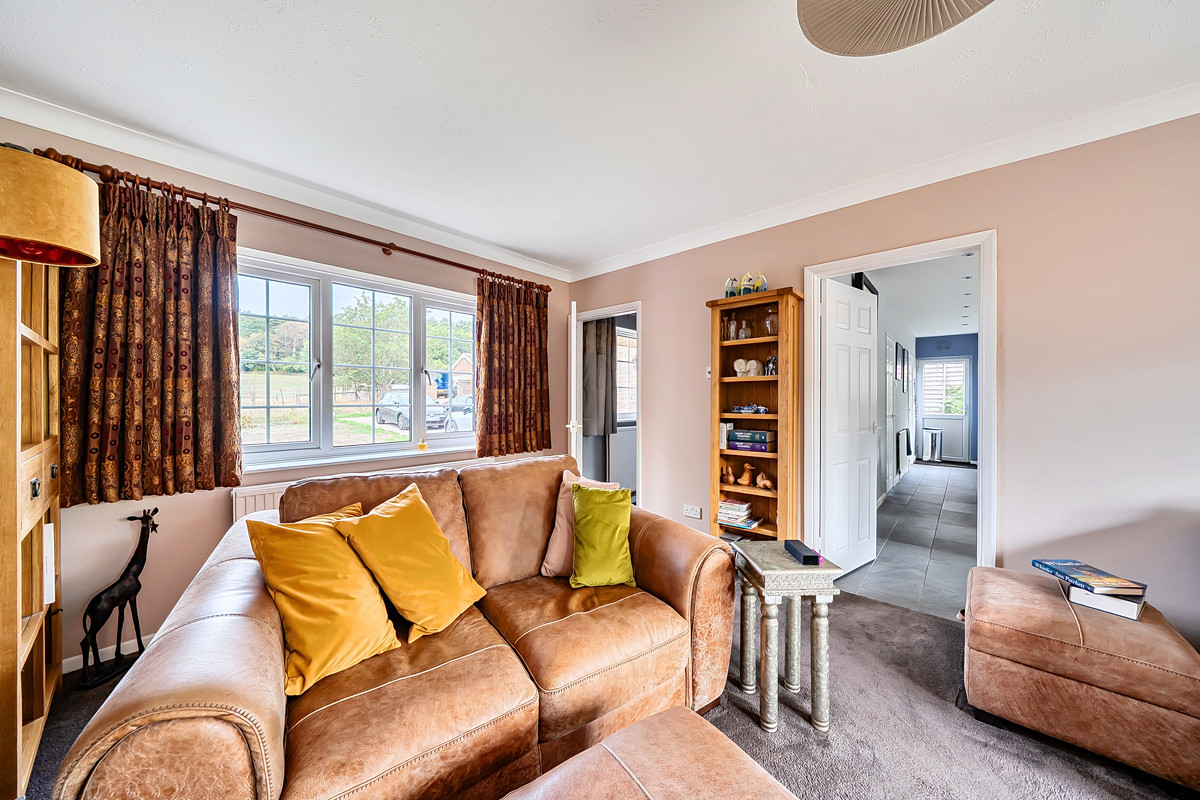 Hulfords Lane, Hartley Wintney, RG27, photo 5
