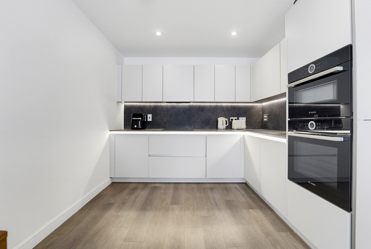 Pembrey Court, London, W3, photo 5