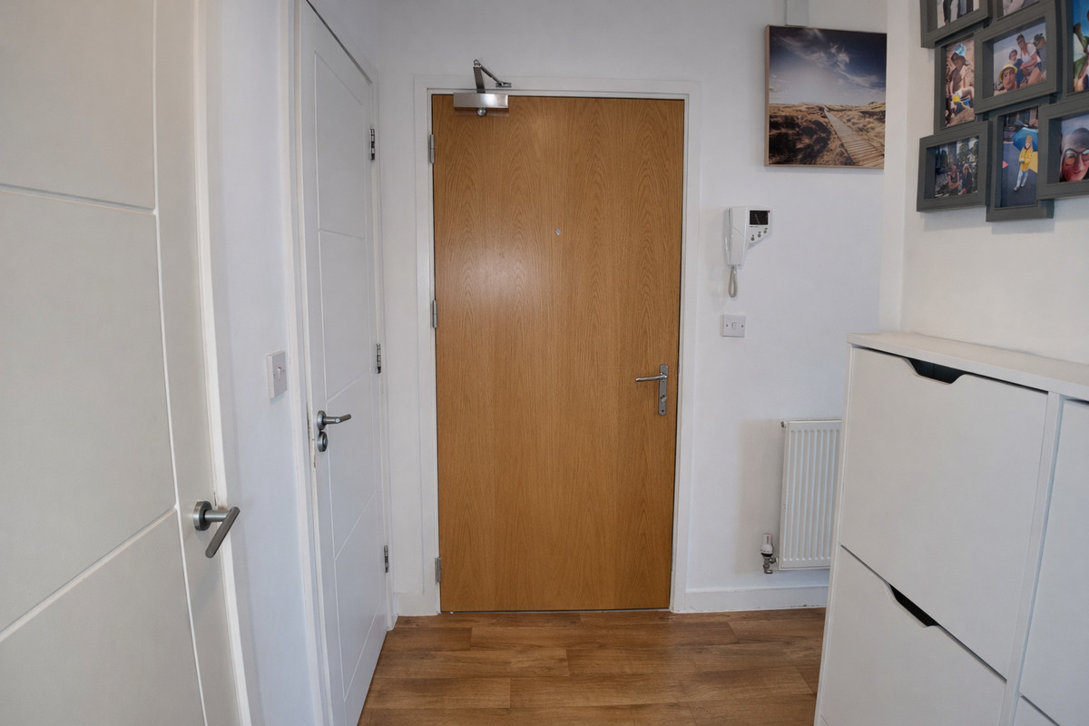 Fullerton Avenue, Dagenham, RM8, photo 11