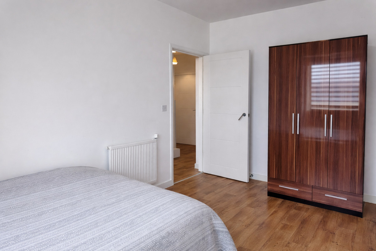 Fullerton Avenue, Dagenham, RM8, photo 18