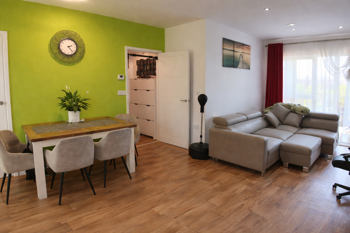Fullerton Avenue, Dagenham, RM8, photo 24