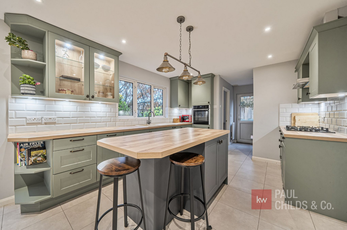 Butler Road, Bagshot, GU19, photo 2