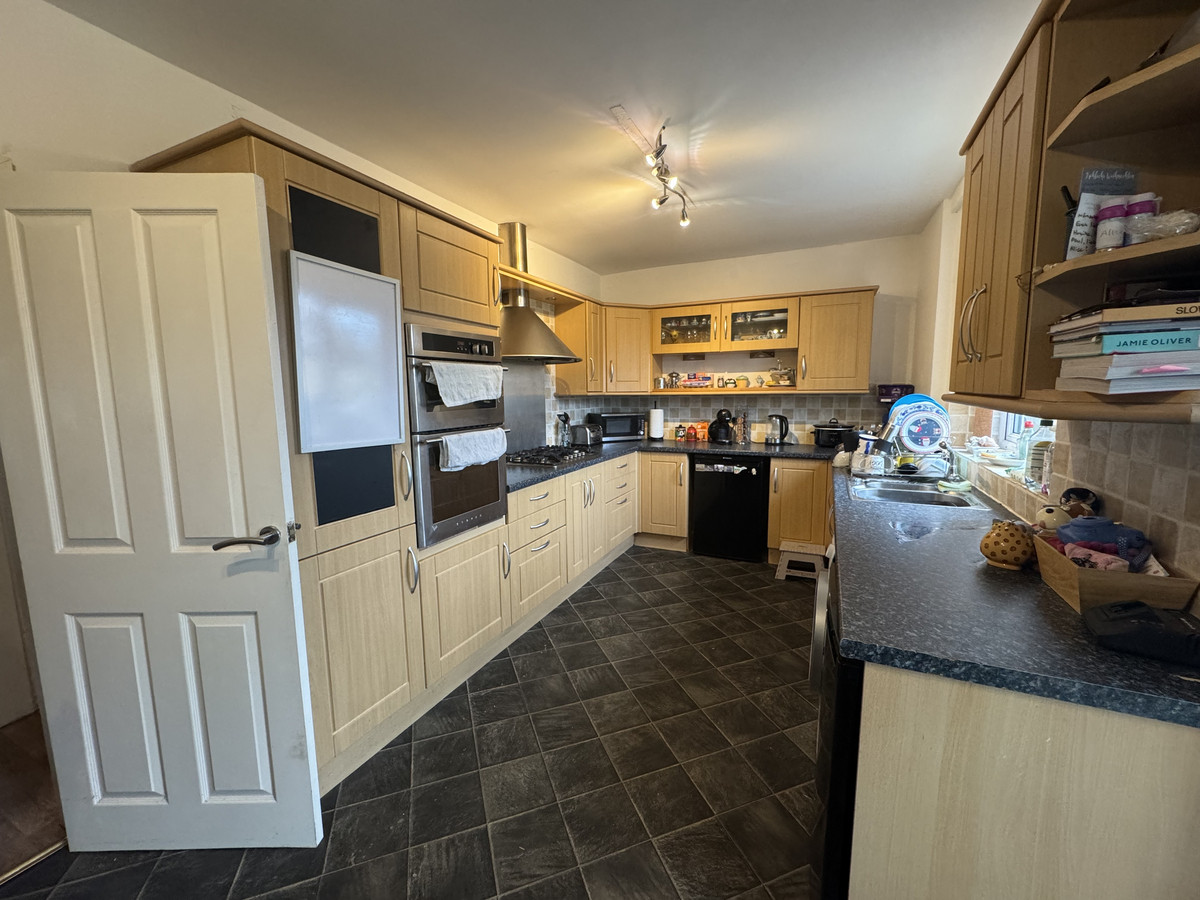 Balshaw Crescent, Leyland, PR25, photo 3