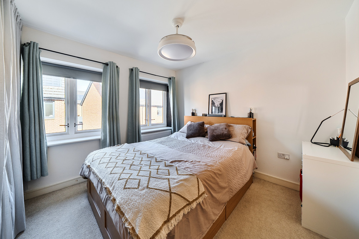 Bullock Crescent, Woking, GU22, photo 8