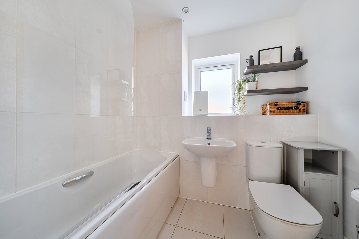 Bullock Crescent, Woking, GU22, photo 11