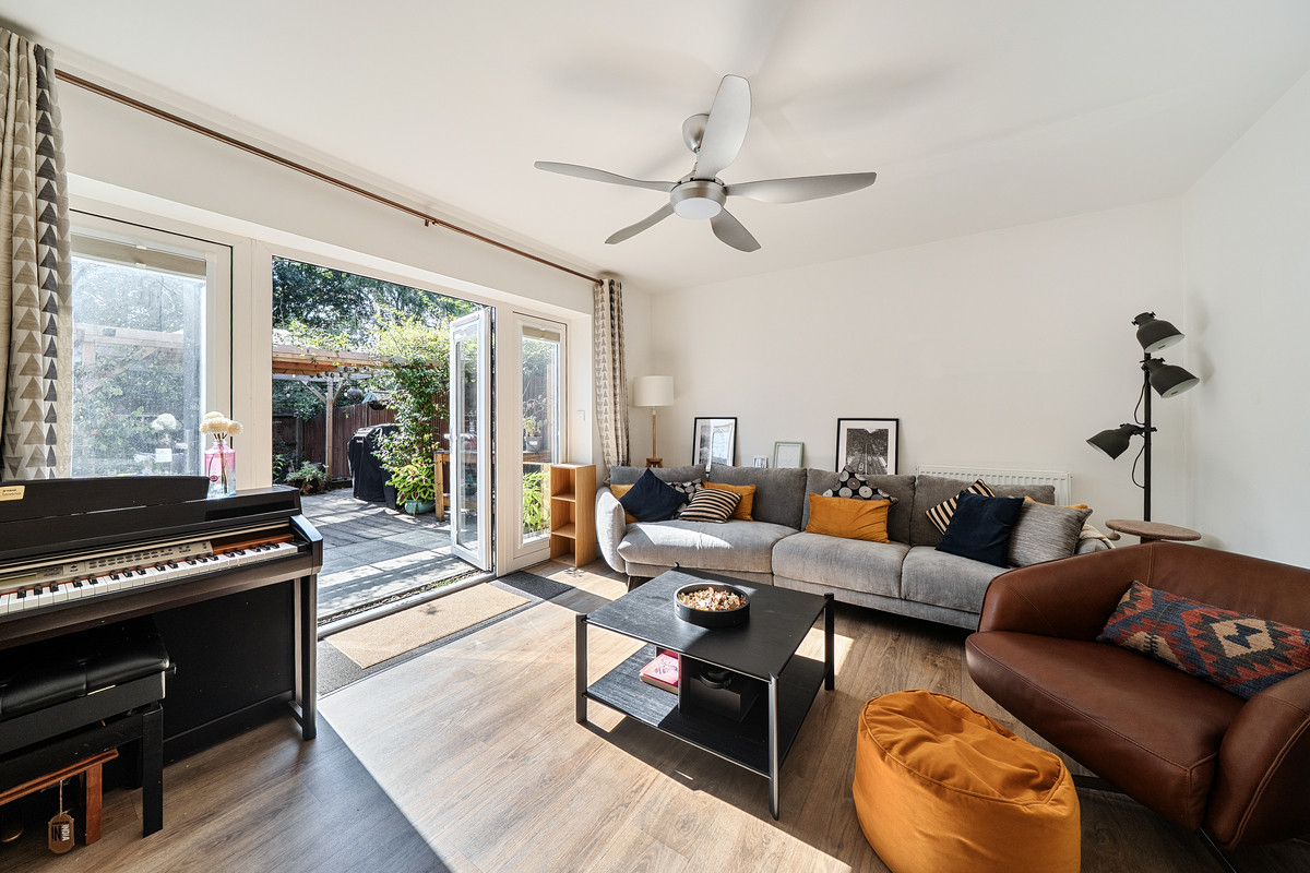 Bullock Crescent, Woking, GU22, photo 5