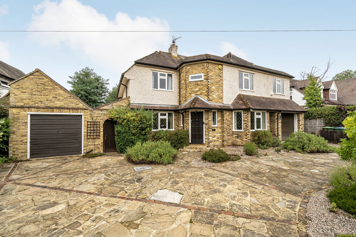 Brook Farm Road, Cobham, KT11