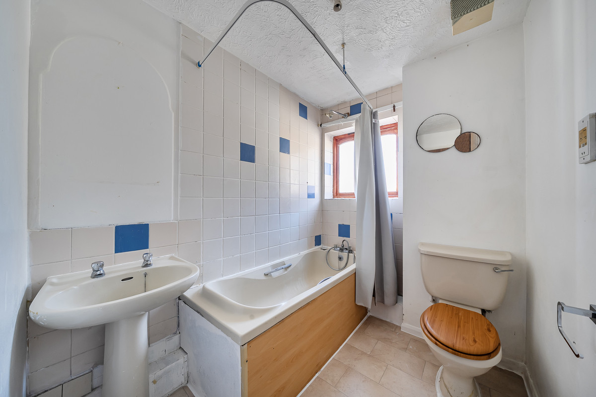 St. Ann's Hill, London, SW18, photo 6