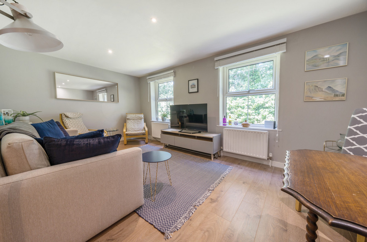 London Court, Newbury, RG14, photo 14