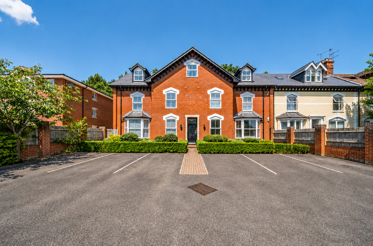 London Court, Newbury, RG14, photo 10