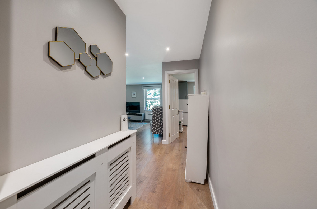 London Court, Newbury, RG14, photo 16
