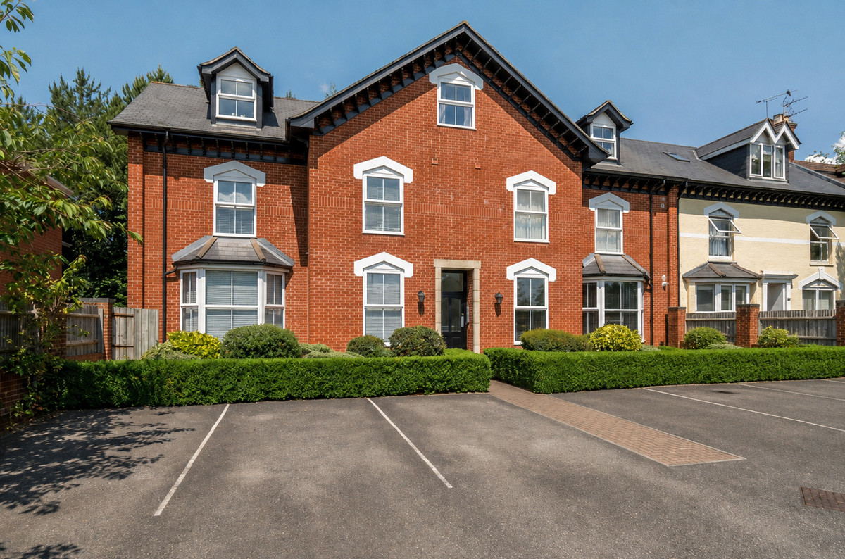 London Court, Newbury, RG14