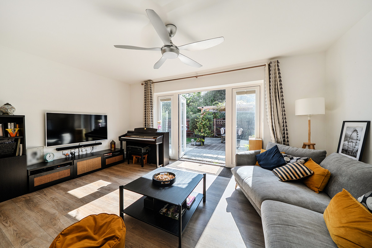 Bullock Crescent, Woking, GU22, photo 3