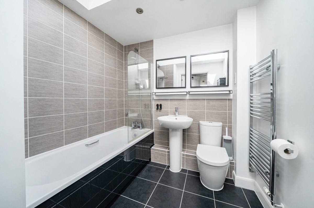 Odiham Drive, Newbury, RG14, photo 6