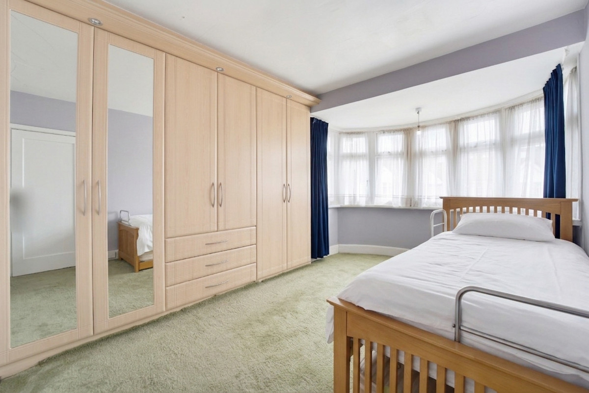Winchester Avenue, London, NW9, photo 9