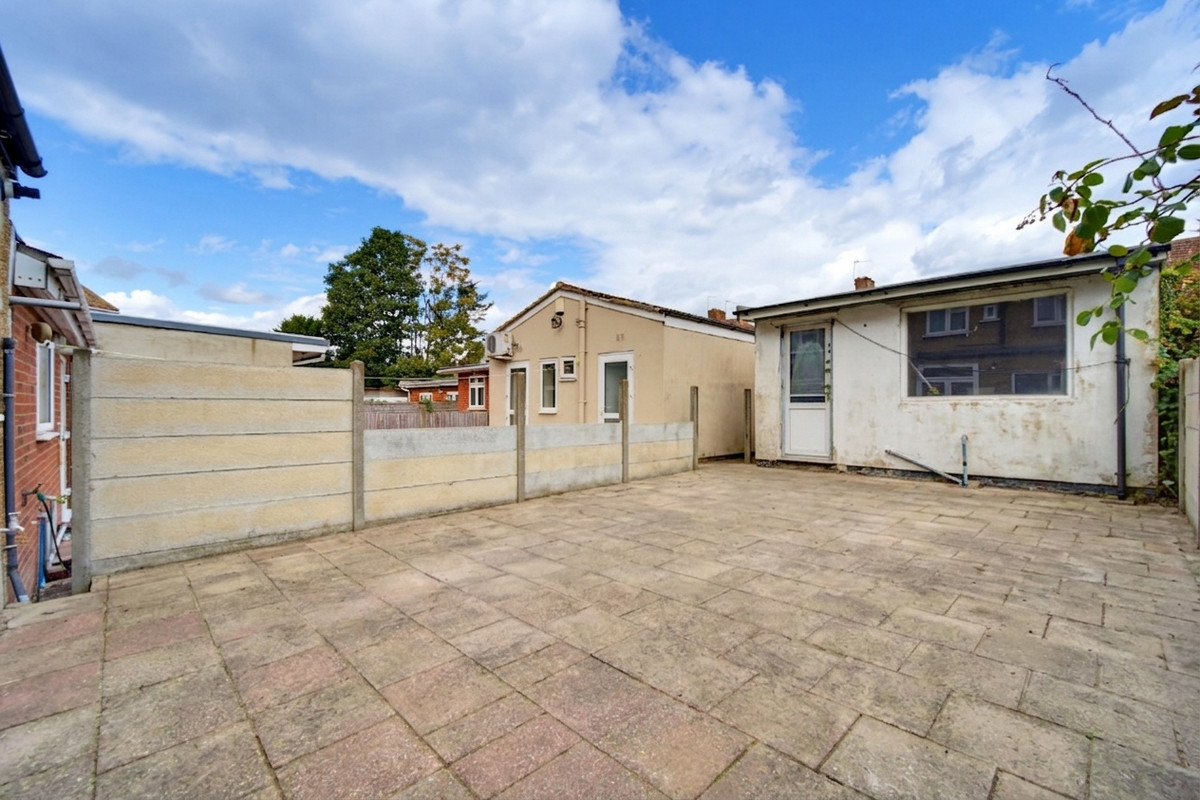 Winchester Avenue, London, NW9, photo 13