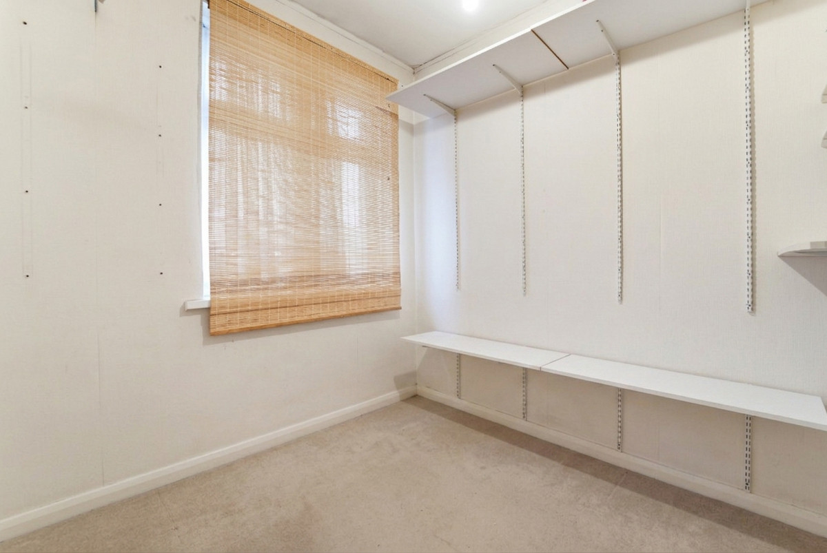 Winchester Avenue, London, NW9, photo 11