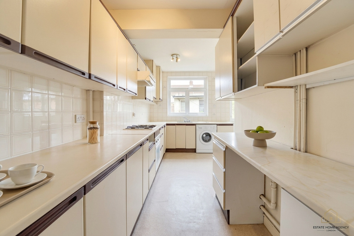 Winchester Avenue, London, NW9, photo 6