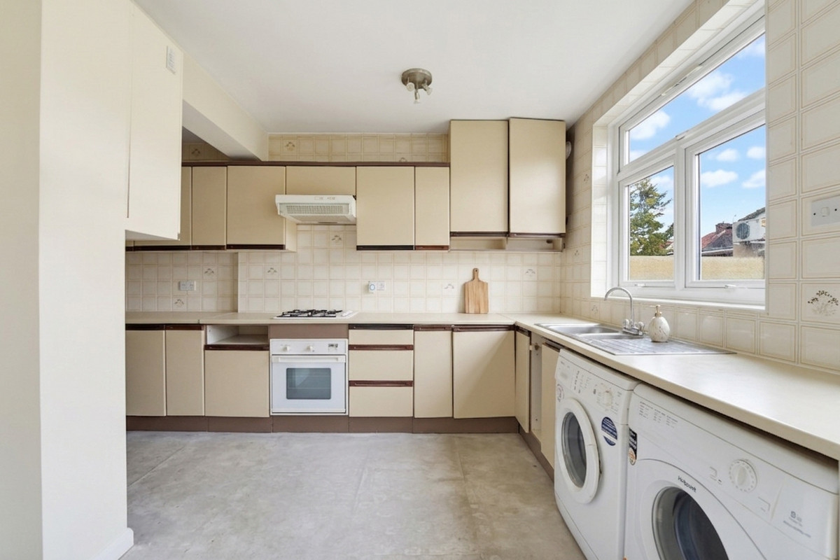 Winchester Avenue, London, NW9, photo 5