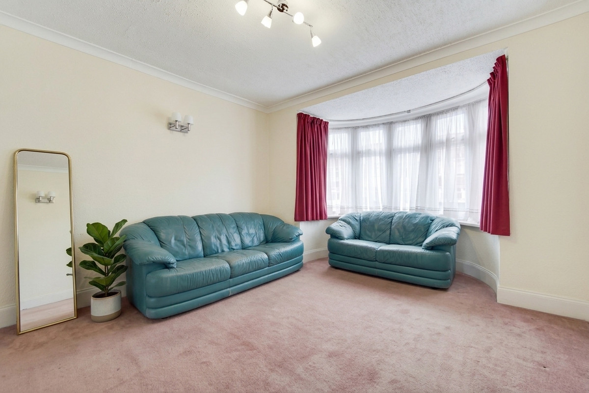 Winchester Avenue, London, NW9, photo 3