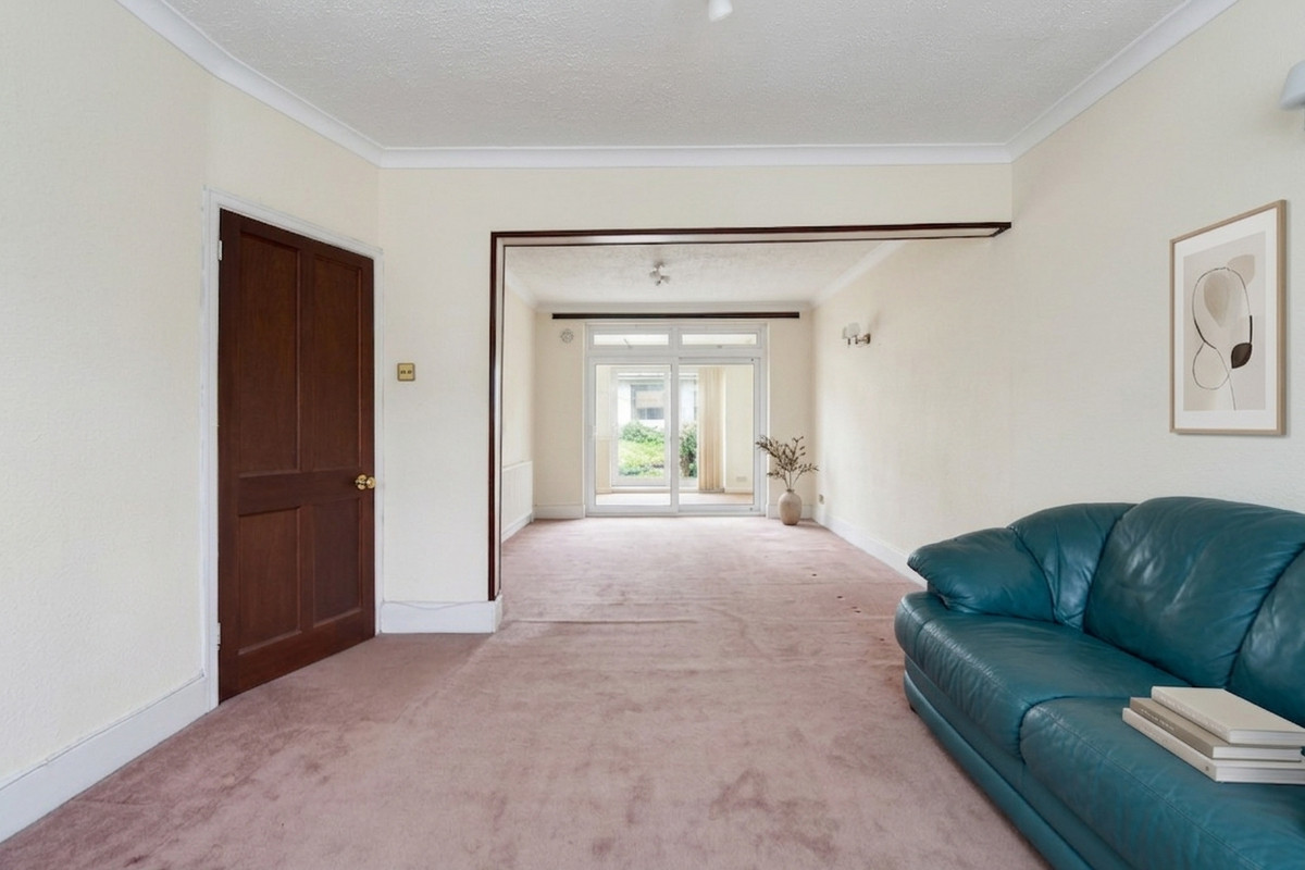 Winchester Avenue, London, NW9, photo 2