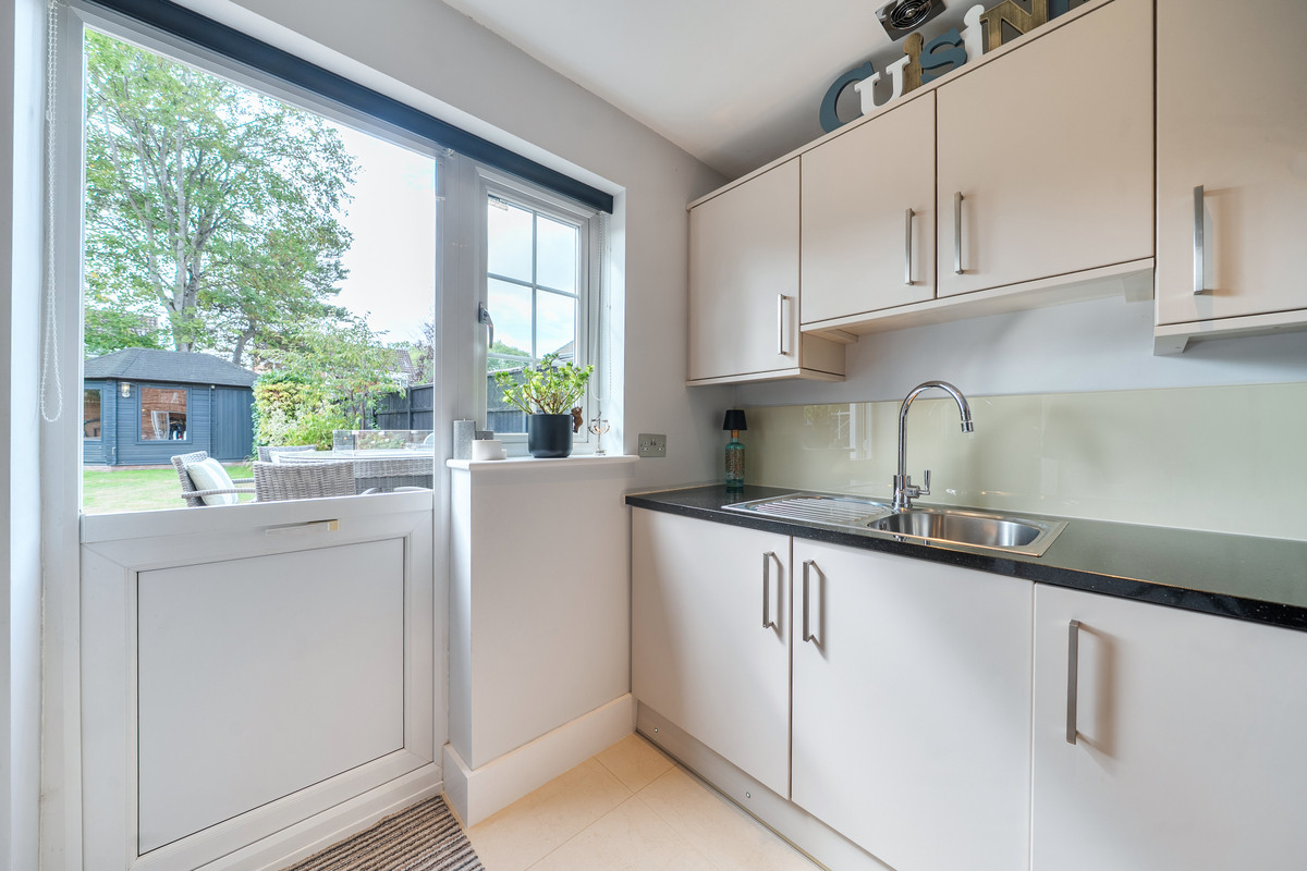 Hall Lane, Yateley, GU46, photo 8