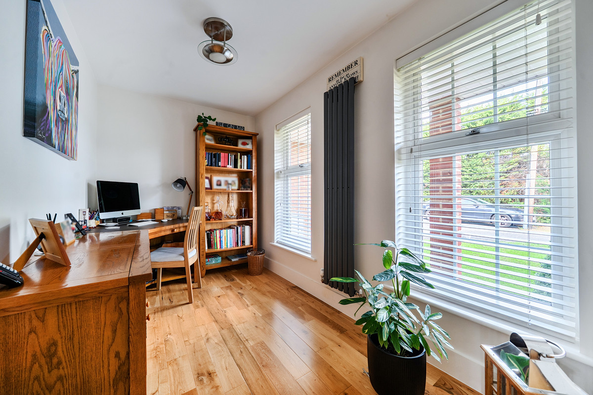Hall Lane, Yateley, GU46, photo 7