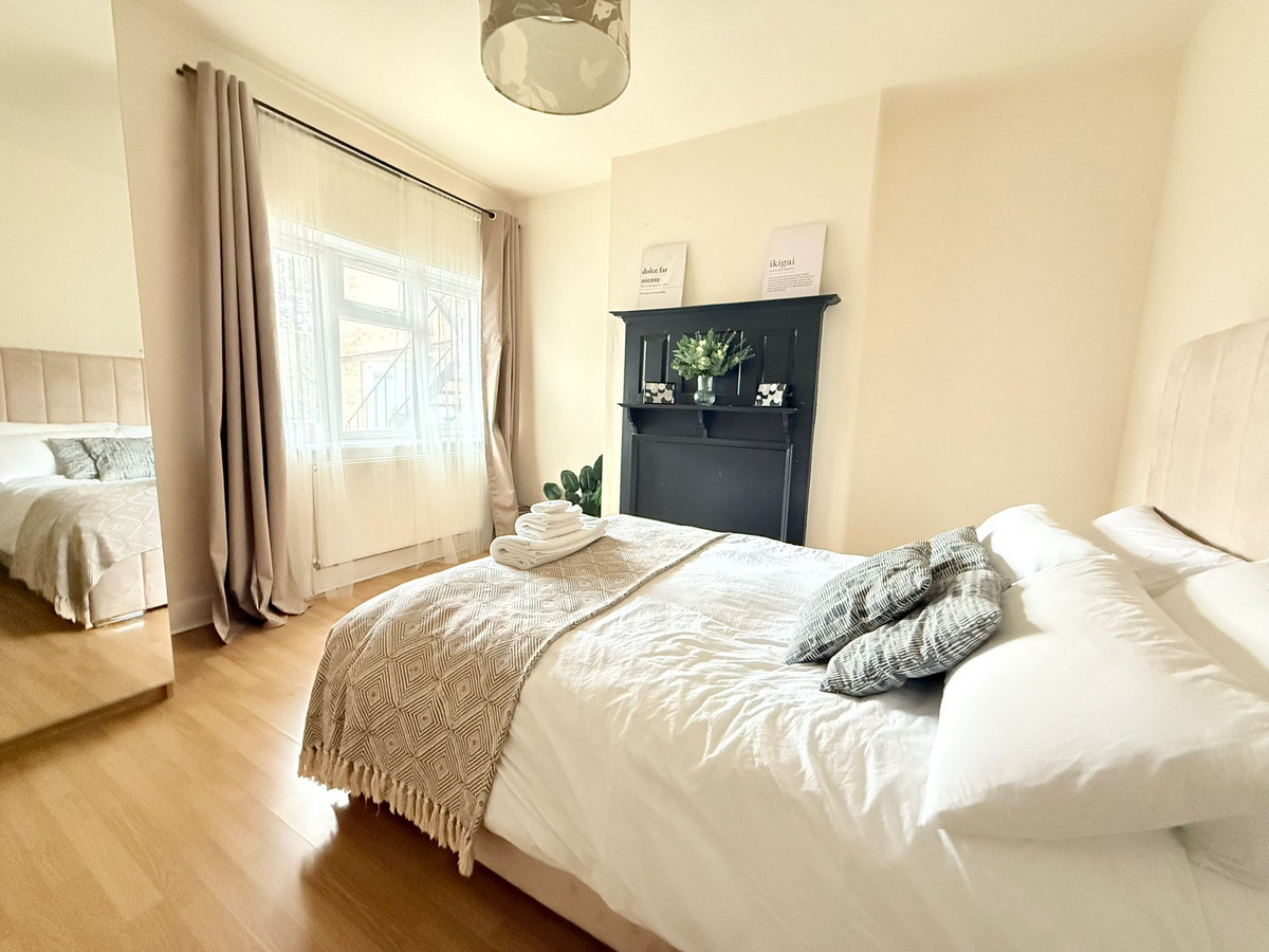 Ealing Park Mansions, London, W5