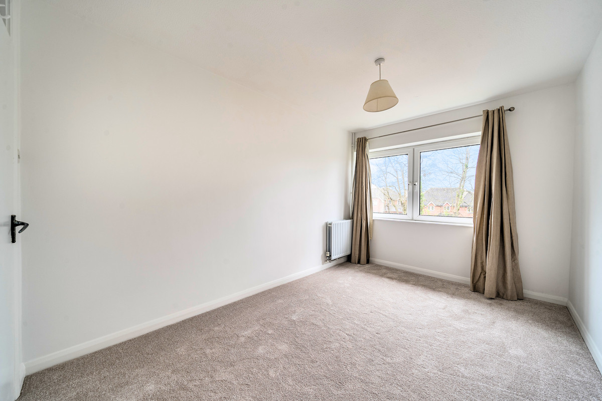 Hillbrook Gardens, Weybridge, KT13, photo 9