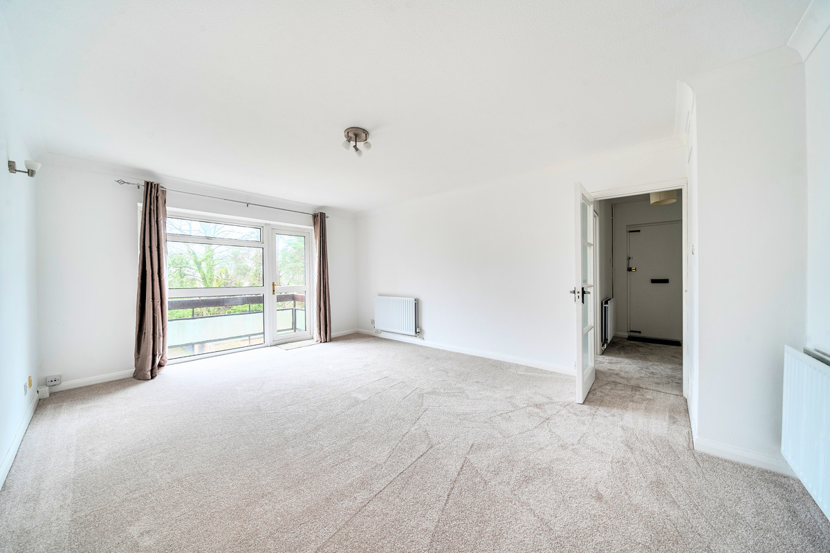 Hillbrook Gardens, Weybridge, KT13, photo 2