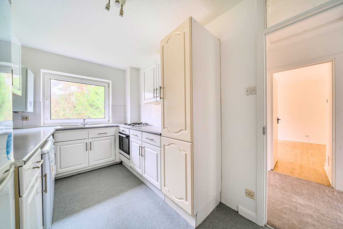 Hillbrook Gardens, Weybridge, KT13, photo 4
