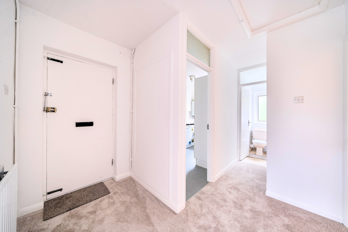 Hillbrook Gardens, Weybridge, KT13, photo 11