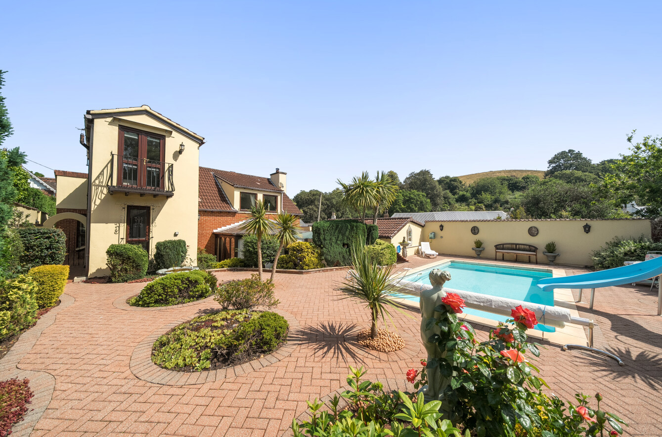 Coombe Lodge, Combeinteignhead, Devon, TQ12