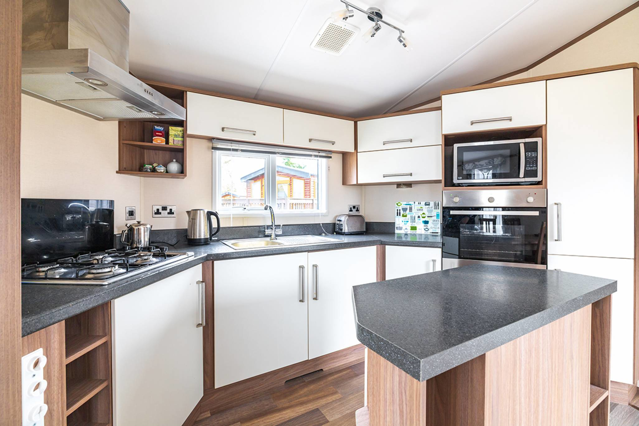 Loch Ness Lodge Retreat Market Hill, Fort Augustus, PH32 4DS, photo 4